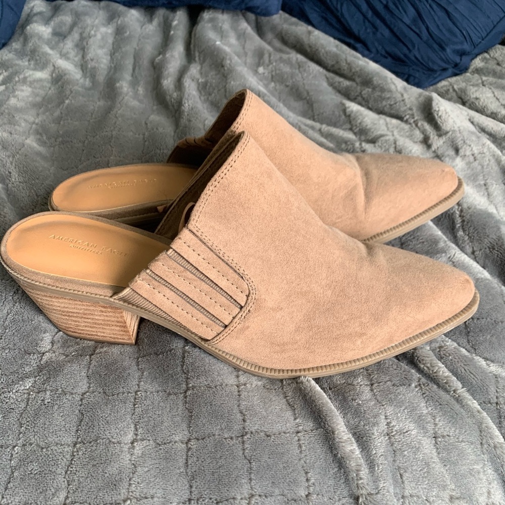 American Eagle Tan Clogs